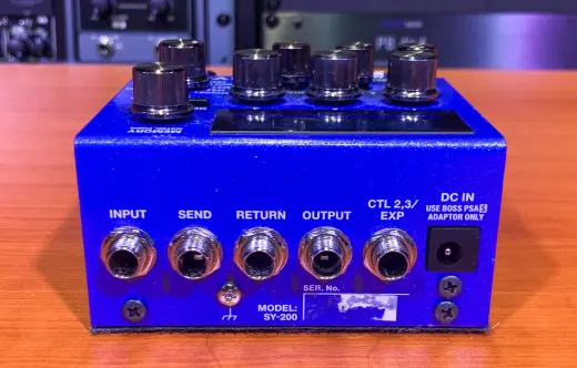 BOSS - SY-200 Guitar Synthesizer 2